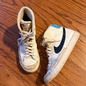 Nike High-Top Kids' Blazer Mid '77 Sneaker